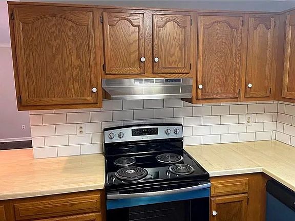 4th image of 126 Camelot Dr #162