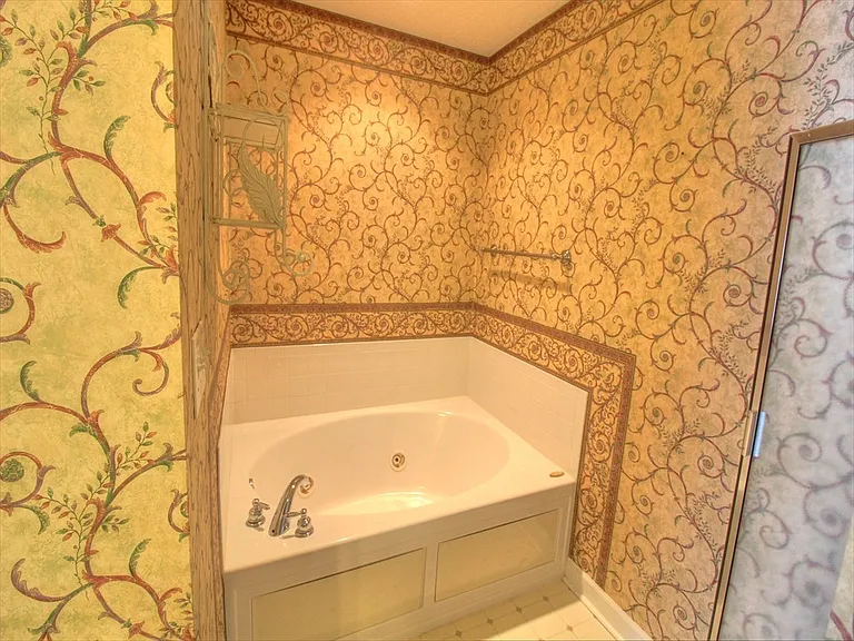 940 Winterside Ln — Photo 6
