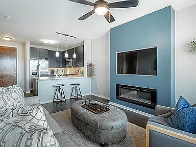 4th image of 200 Manufacturers Rd APT 628