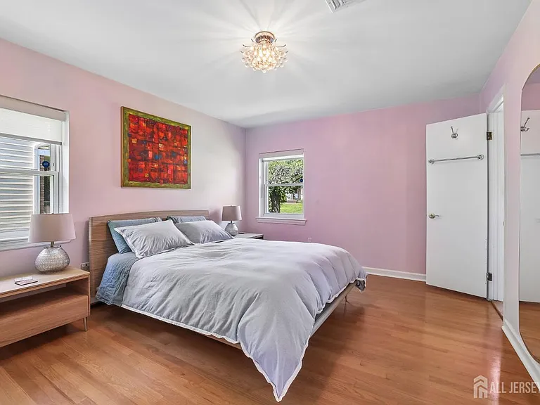 207 Stoughton Ave — Photo 11