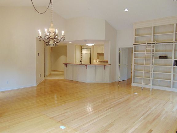 4th image of 8172 Mount Air Pl