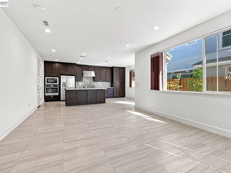 33 W Roccolino Ln — Photo 10