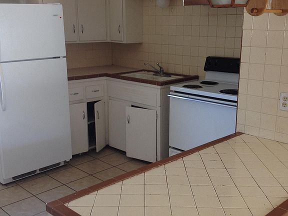 4th image of 300 N Western St APT A