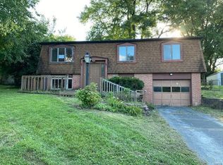 5806 Dogwood Ln, Godfrey, IL