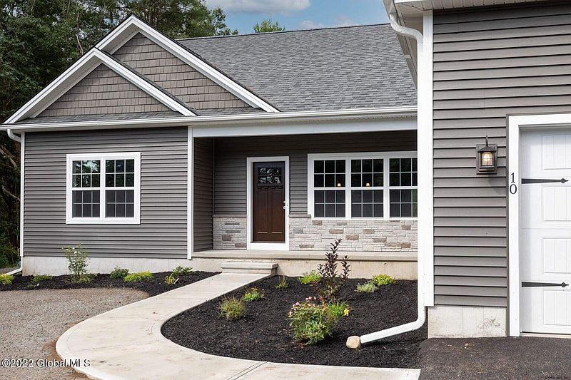 4th image of 362 Ruggles Road