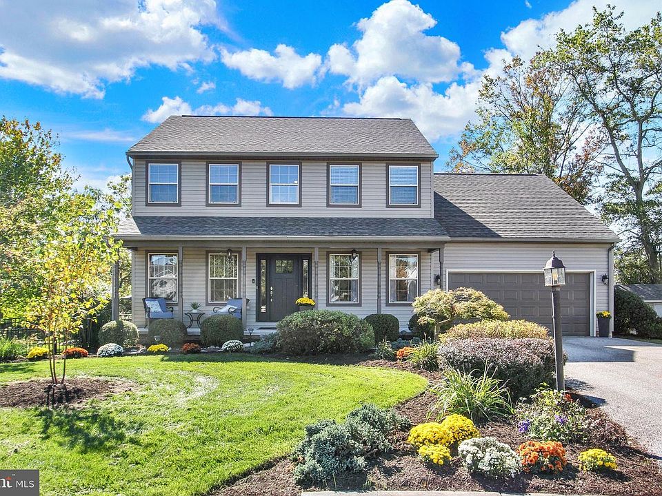 1st image of 8 Hedge Row