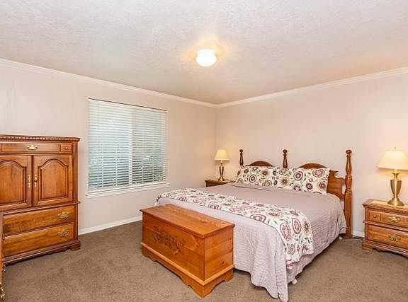5th image of 347 E La Vera Ln