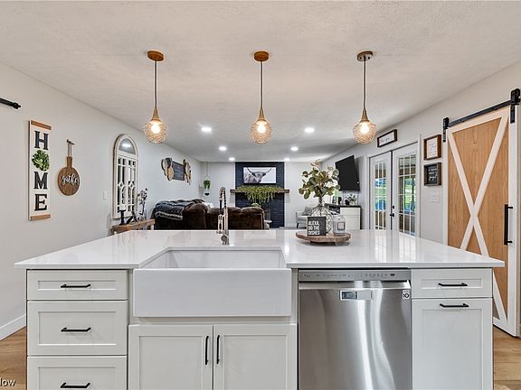 5th image of 137 Apple Dr