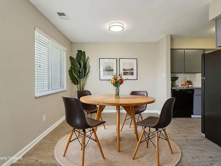 Applewood At The Cove Apartments — Photo 5