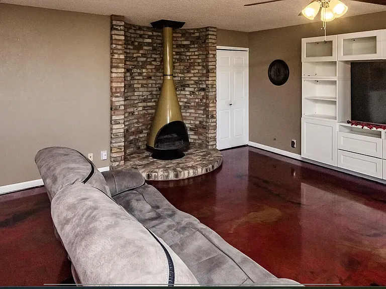 2435 Little Plz — Photo 8