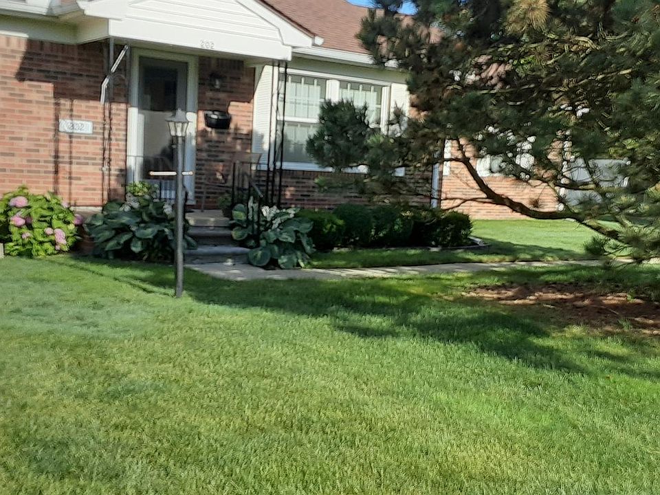 1st image of 202 Doremus Ln