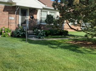 202 Doremus Ln, Saint Clair Shores, MI 48080