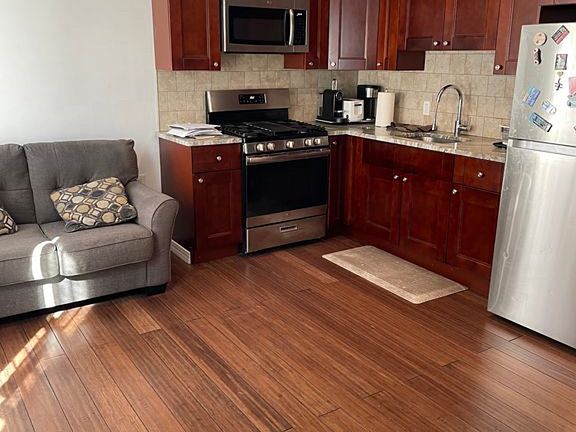 3rd image of 801 Central Pl #3