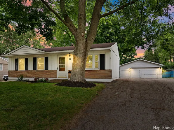 895 Larkdale Row, Wauconda, IL 60084