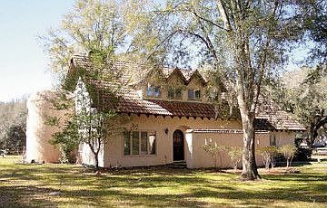 1st image of 20 Lake Wood Cir