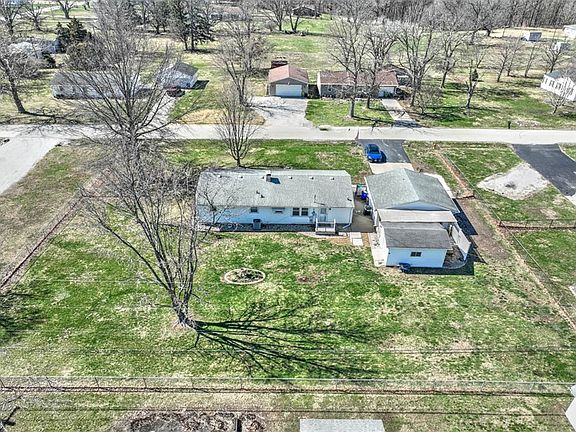 4th image of 1928 S Westgate Dr