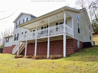 712 Tower Rd, Hurricane, WV 25526