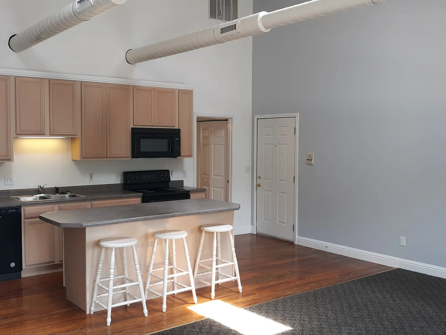 2 bed, 1150 sqft, $1,045 — Photo 2