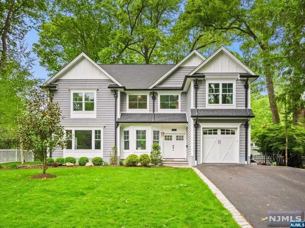 11 Circle End Dr, Ramsey, NJ 07446