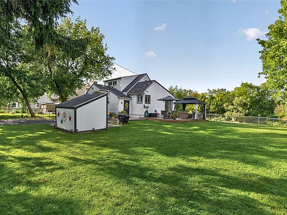 5th image of 230 River Meadow Dr