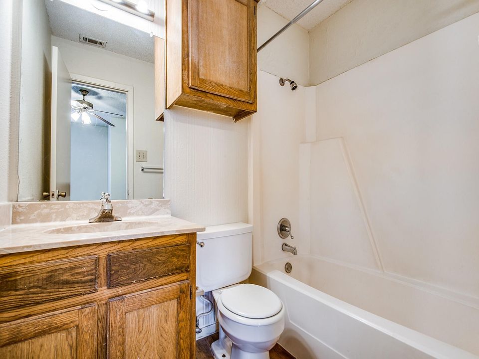 1st image of 929 W Hickory St #14