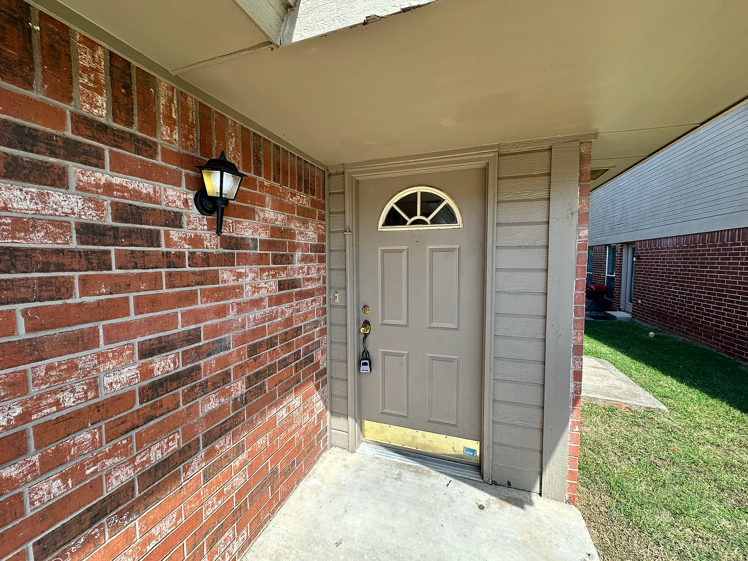 3 bed, 1200 sqft, $1,250 — Photo 2