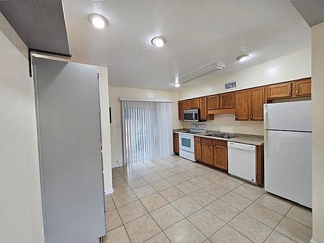 1st image of 835 White Dr #835