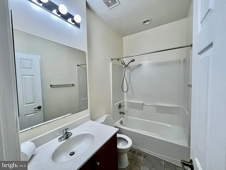 1329 Parish Ave — Photo 24