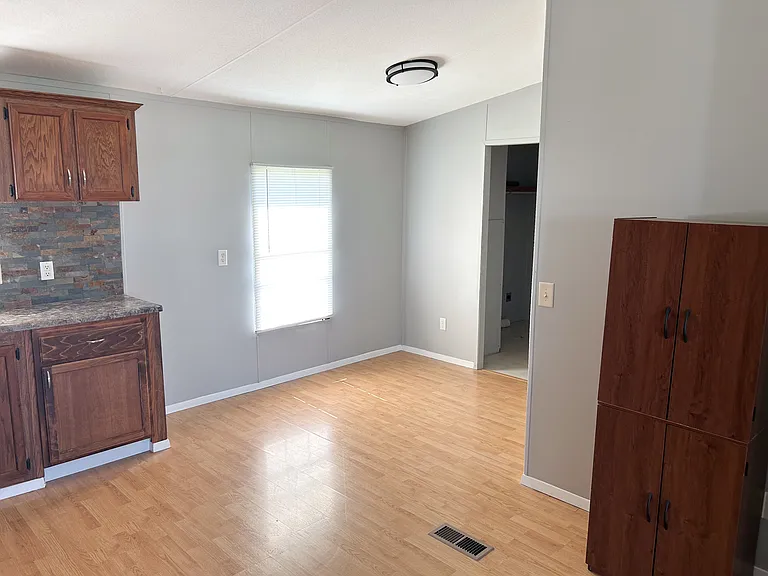 128 Kayla Dr — Photo 6