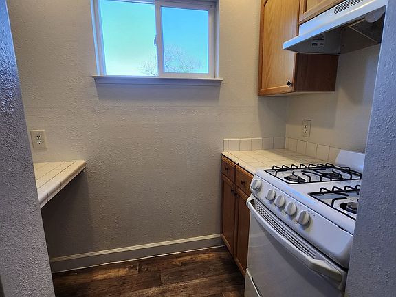 3rd image of 810 Mill St APT 14