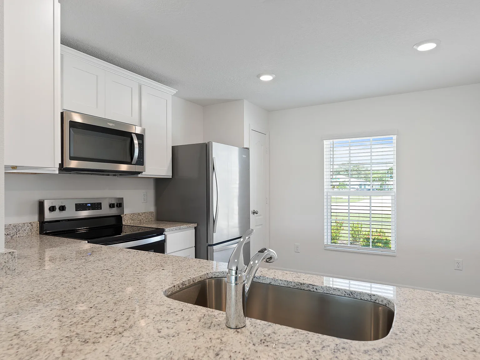3 bed, 2.0 bath, 1268 sqft, $2,800 — Photo 3