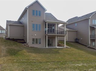 3924 140th St, Urbandale, IA 50323