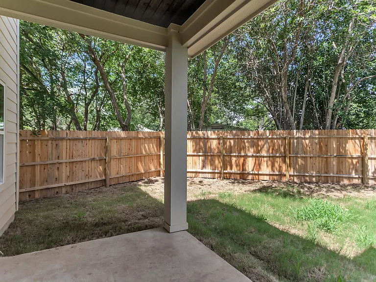 600 Park Cir — Photo 32