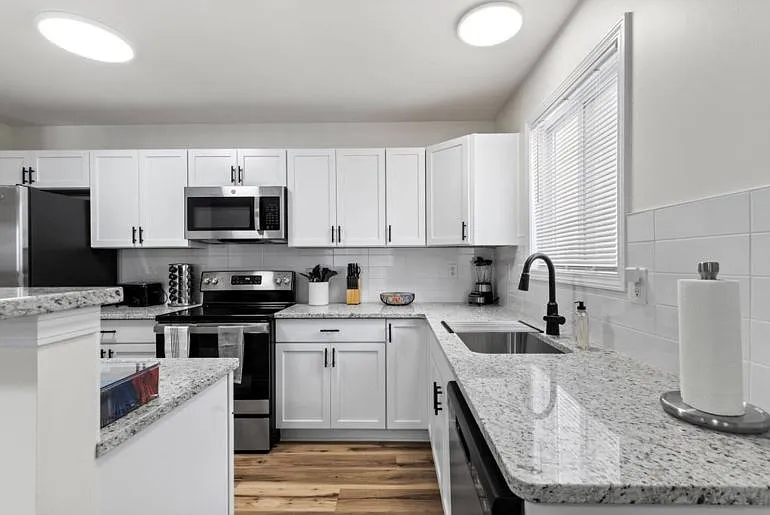 3 bed, 2.5 bath, 1545 sqft, $7,500 — Photo 4