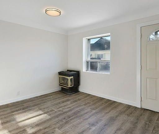 4th image of 266 Seymour St