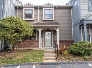 2420 Hiddencrest Ln, Ballwin, MO 63021