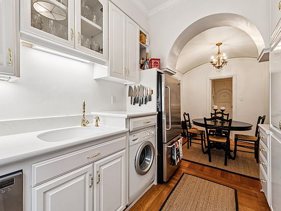 5th image of 2090 Pacific Ave APT 206