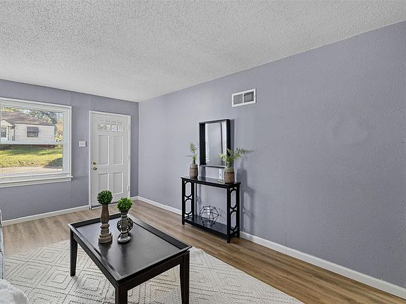 5th image of 7413 Greenport Dr