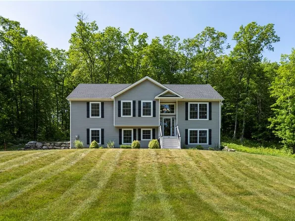 12 Stone Oaks Drive, Highland, NY 12528