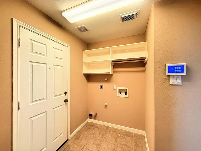 2214 Jurgensen Ln — Photo 32