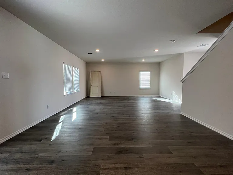 329 Sage St — Photo 5