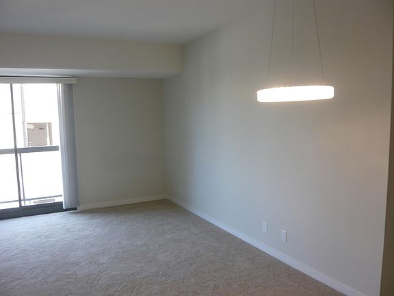 4th image of 1 Daniel Burnham Ct APT 420