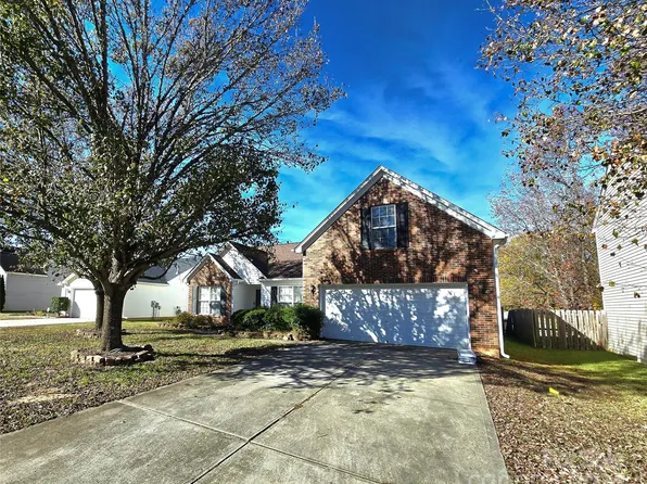 8325 Fox Swamp Rd, Charlotte, NC 28215