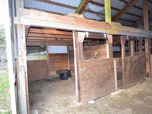 7 stall stable