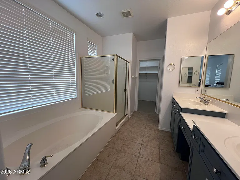 218 E Sunburst Ln — Photo 11