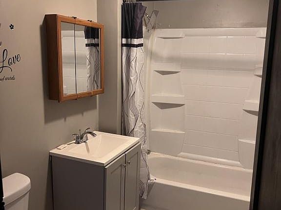 5th image of 578 Douglas Ave APT 2