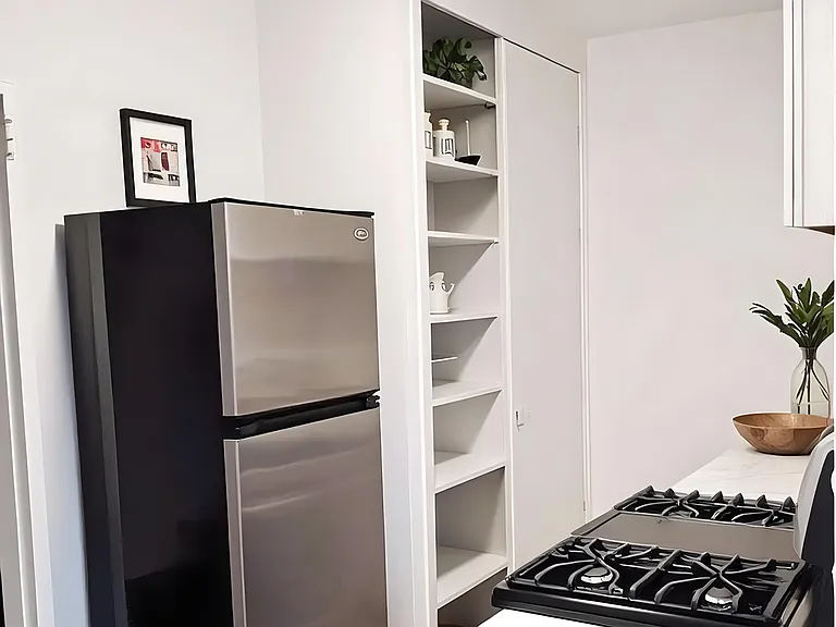 401 Park Pl #3F — Photo 2