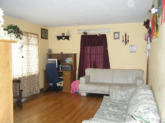 2nd image of 1013 16th St