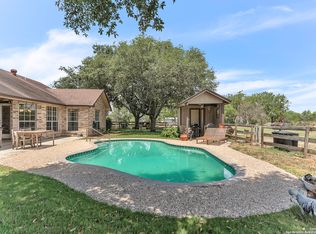 652 Fm 2200 W, Devine, TX 78016