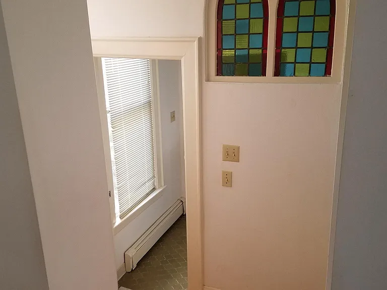 424 Warren Cres #2 — Photo 4